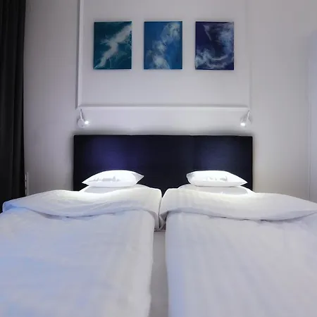 Enklawa Przy Plazy * ミエルノ