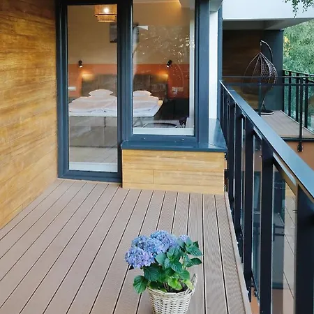 Enklawa Przy Plazy * ミエルノ